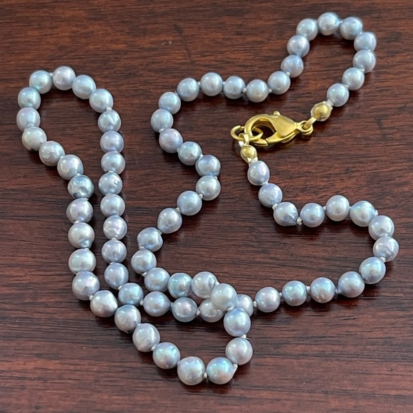 5mm silver blue cultured freshwater pearl hand knotted gold tone